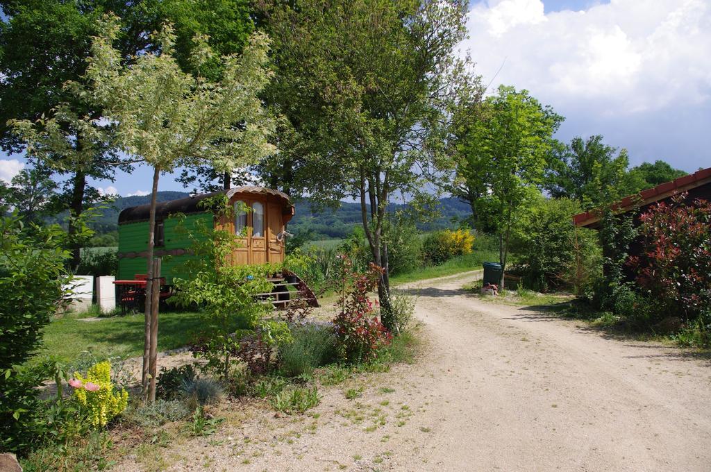 Les Roulottes Et Cabanes Du Livradois Affittacamere Cunlhat Esterno foto