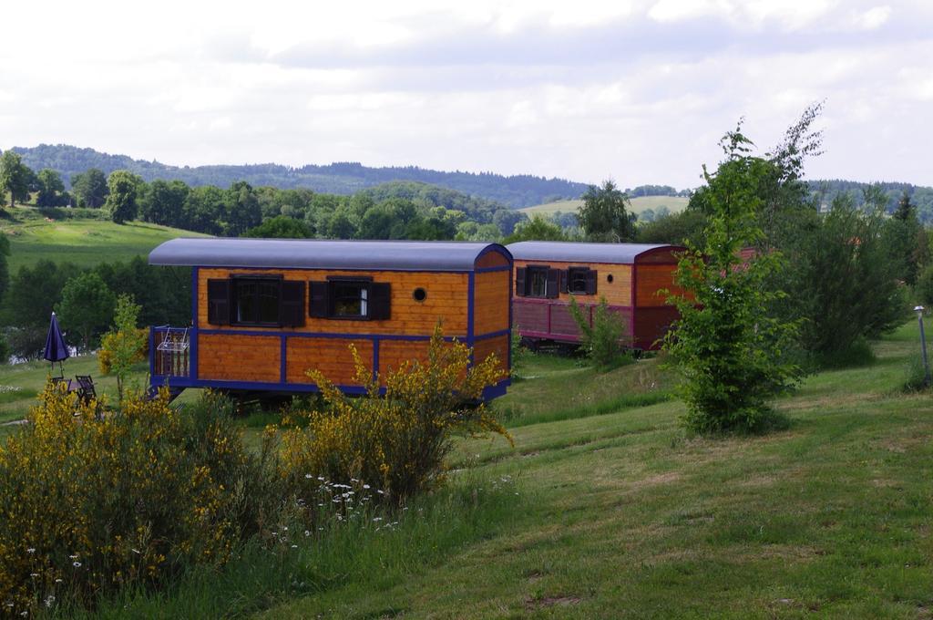 Les Roulottes Et Cabanes Du Livradois Affittacamere Cunlhat Esterno foto