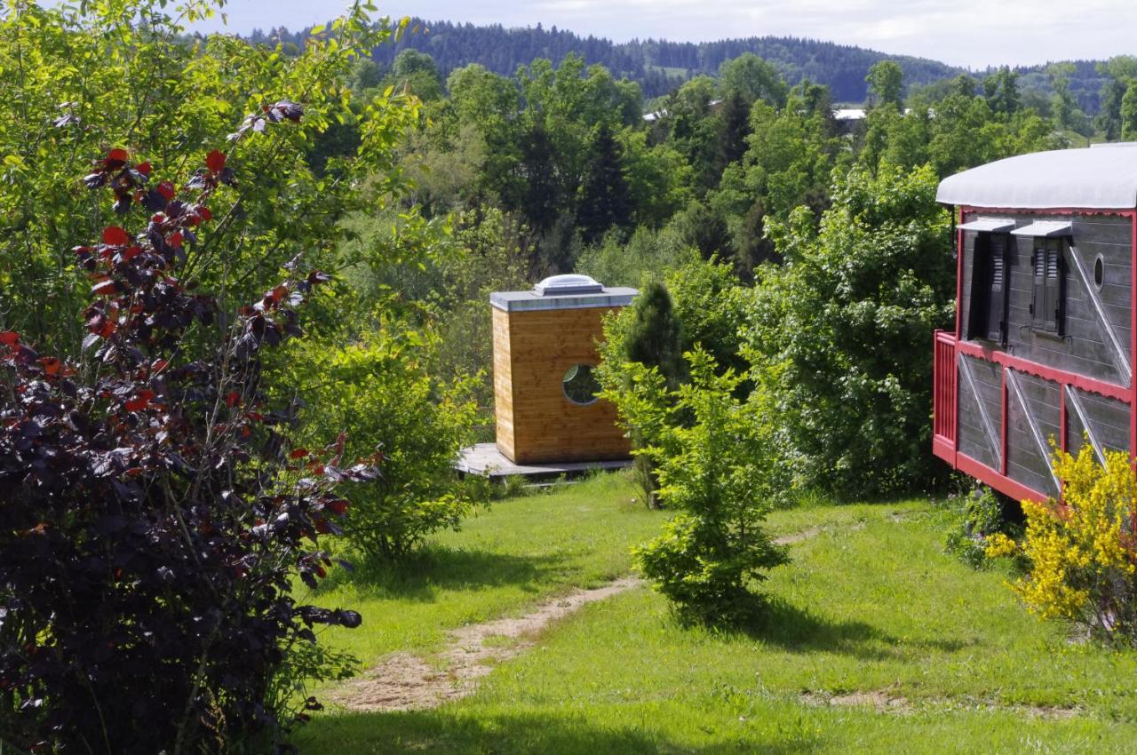 Les Roulottes Et Cabanes Du Livradois Affittacamere Cunlhat Esterno foto